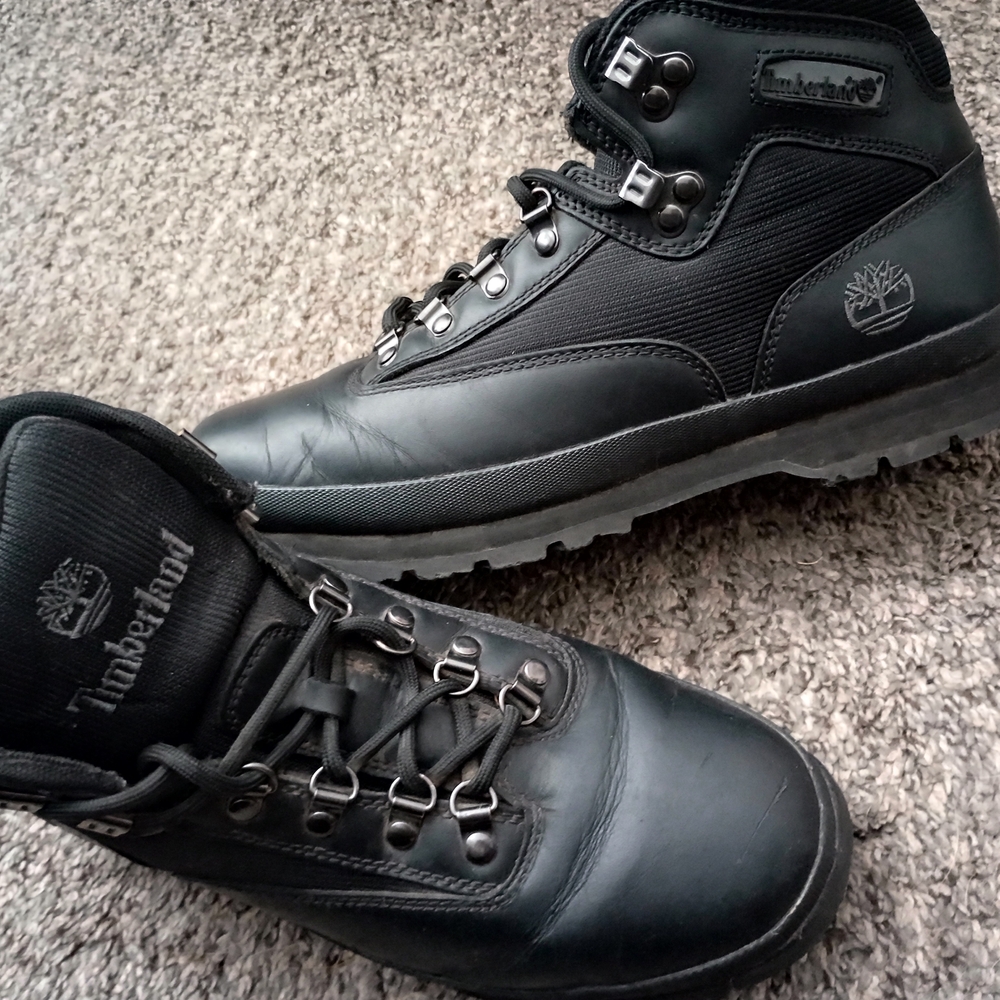 Timberland Black Leather Hiking Boots with Rugged Design